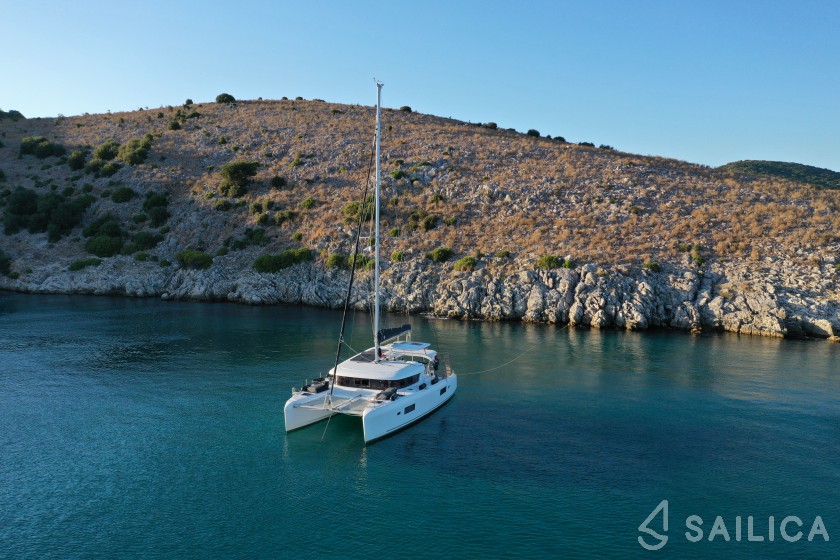 Lagoon 42 - Yacht Charter Sailica