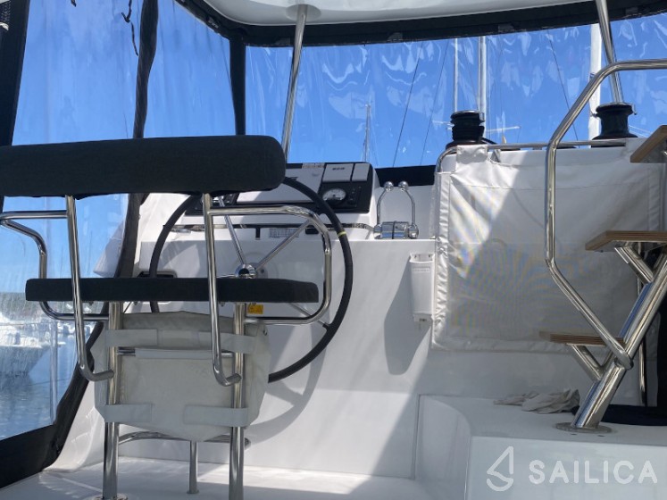 Lagoon 42 - Yacht Charter Sailica
