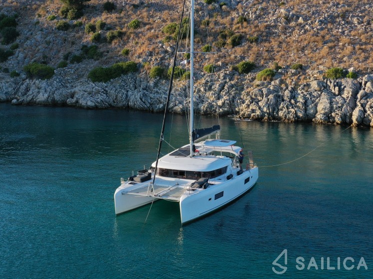 Lagoon 42 - Yacht Charter Sailica