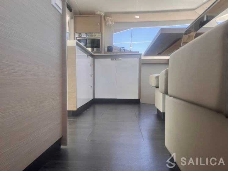 Isla 40 - Yacht Charter Sailica