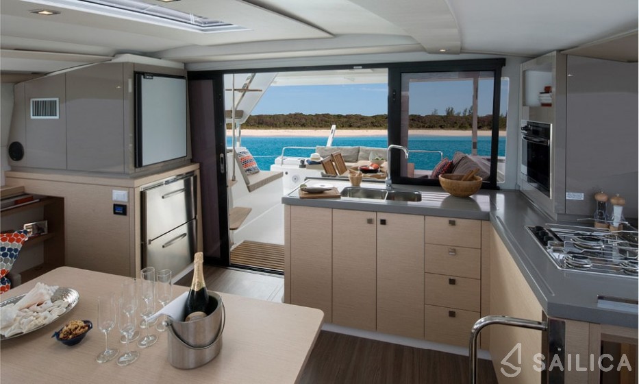Isla 40 - Yacht Charter Sailica