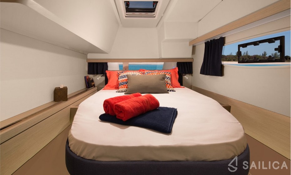 Isla 40 - Yacht Charter Sailica