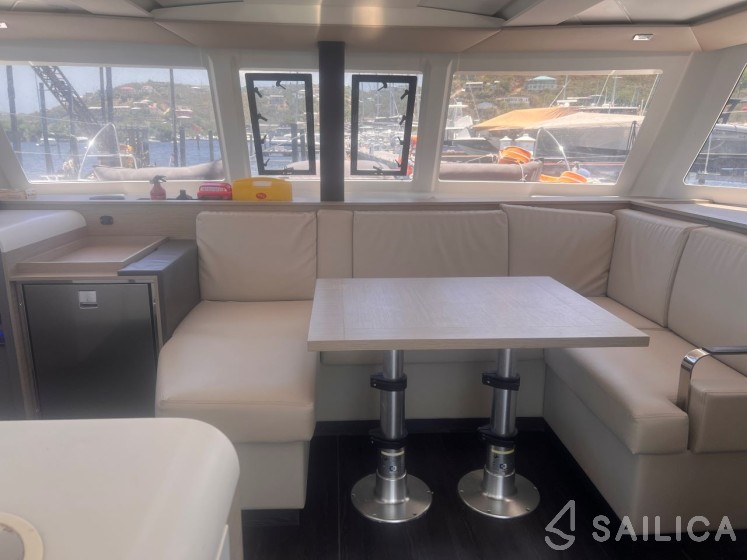 Isla 40 - Yacht Charter Sailica