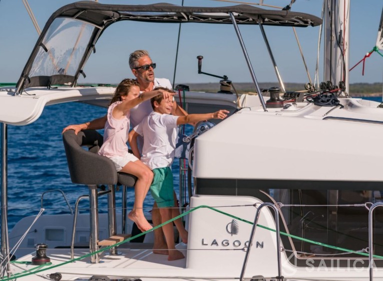 Lagoon 40 - Yacht Charter Sailica