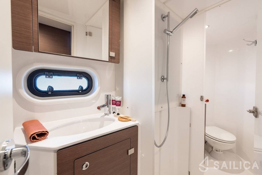 Bali 4.2 - Yacht Charter Sailica