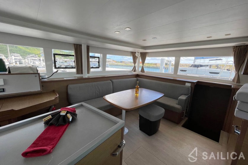 Lagoon 450 - Yacht Charter Sailica