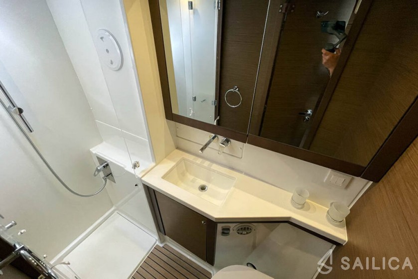 Lagoon 450 - Yacht Charter Sailica