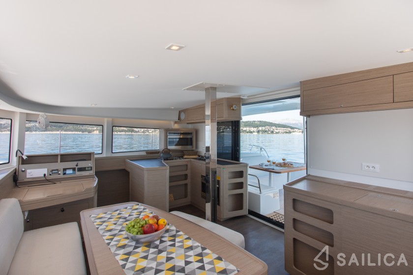 Lagoon 42 - Yacht Charter Sailica