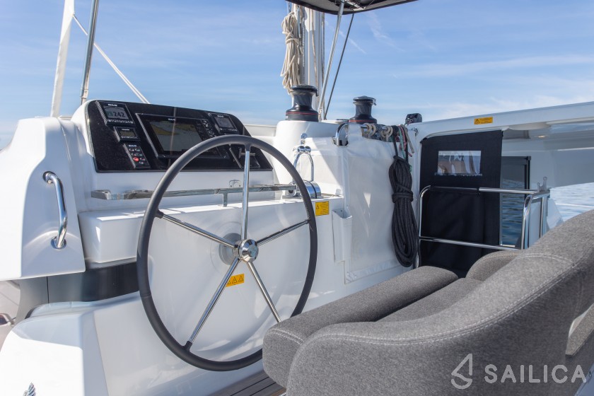 Lagoon 42 - Yacht Charter Sailica