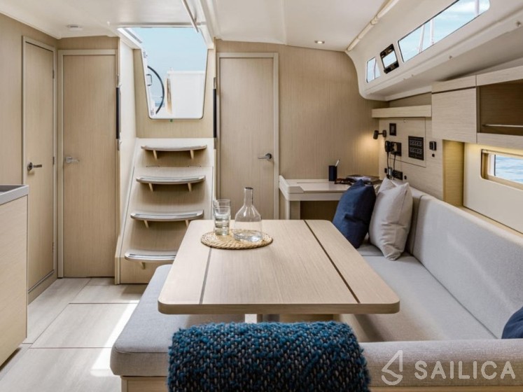 Oceanis 40.1 - Yacht Charter Sailica