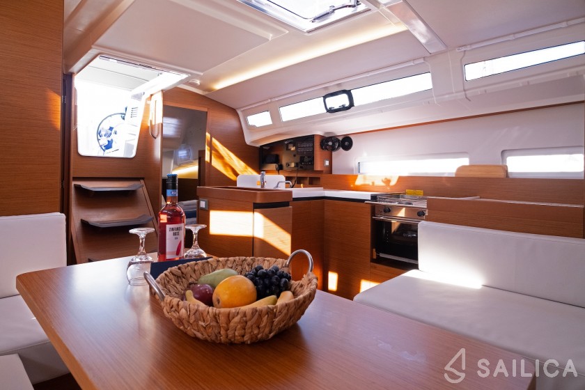 Sun Odyssey 410 - Yacht Charter Sailica
