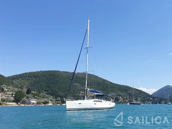 Oceanis 43 - Yacht Charter Sailica