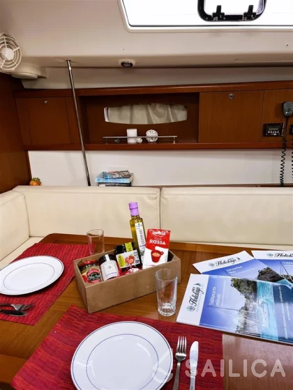 Oceanis 43 - Yacht Charter Sailica