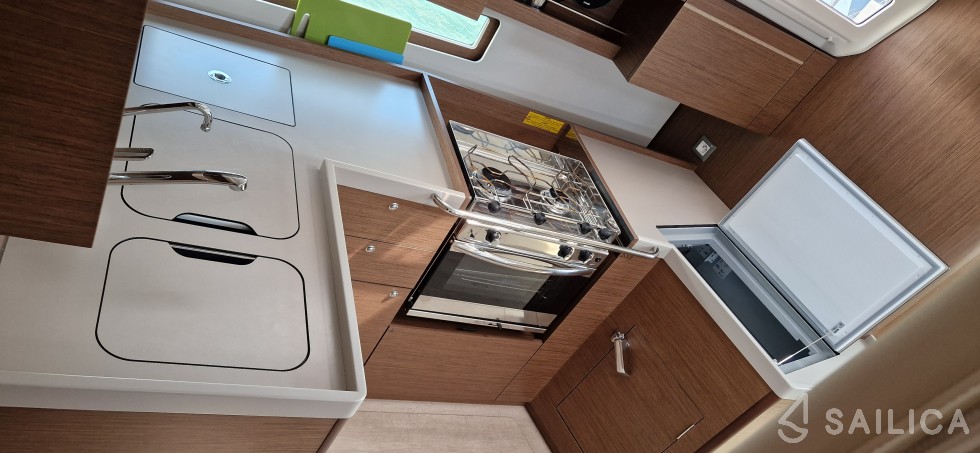 Oceanis 40.1 - Yacht Charter Sailica