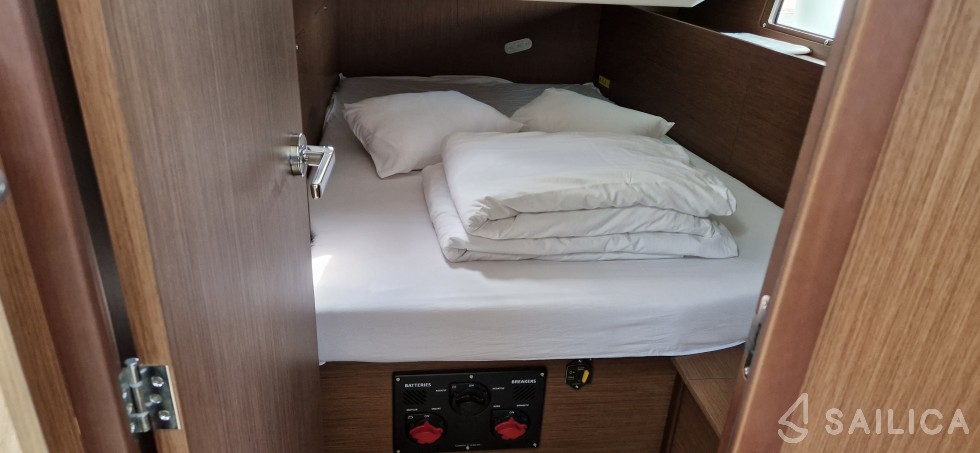 Oceanis 40.1 - Yacht Charter Sailica