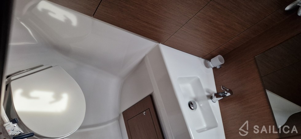 Oceanis 40.1 - Yacht Charter Sailica