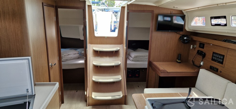 Oceanis 40.1 - Yacht Charter Sailica