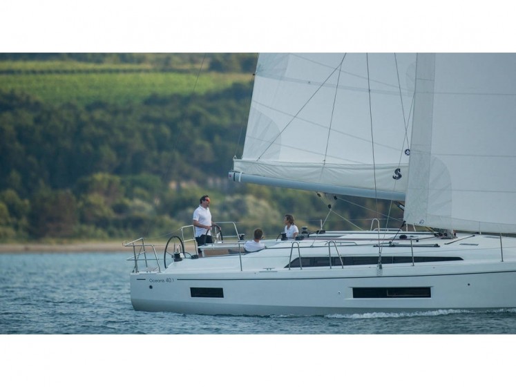 Oceanis 40.1 - Yacht Charter Sailica