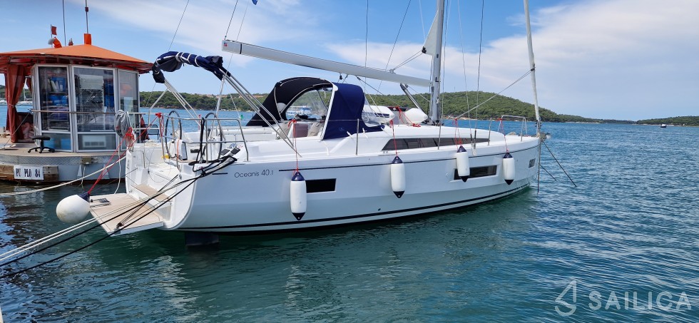Oceanis 40.1 - Yacht Charter Sailica