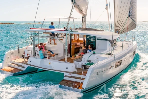 Lagoon 42 - Yacht Charter Sailica