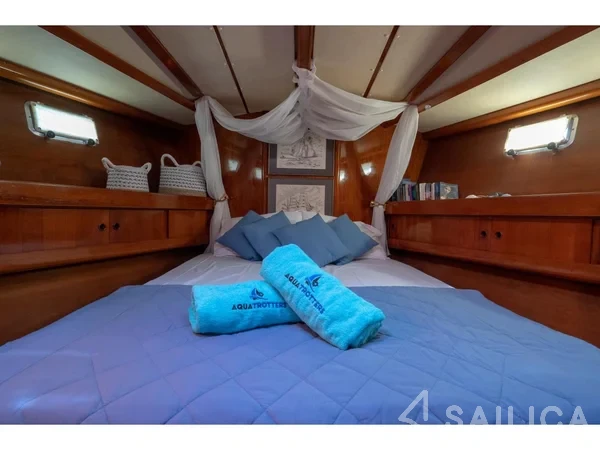 Jeanneau 51 - Yacht Charter Sailica