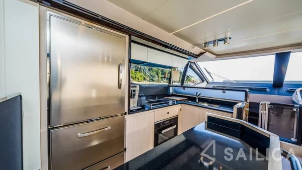 Azimut 66 - Yacht Charter Sailica
