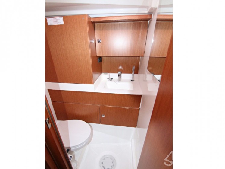 Bavaria C45 - Yacht Charter Sailica