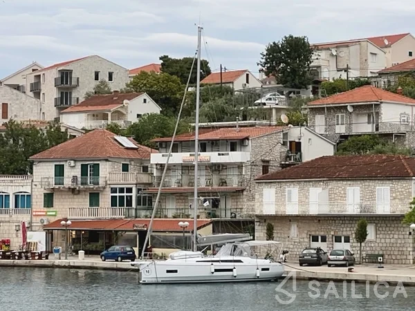 Oceanis 40.1 - Yacht Charter Sailica
