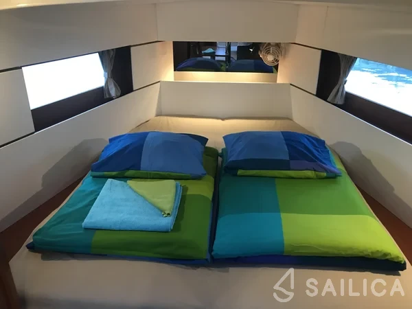 Oceanis 38.1 - Yacht Charter Sailica
