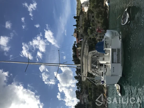 Oceanis 38.1 - Yacht Charter Sailica