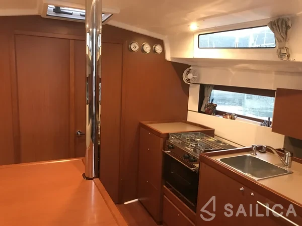 Oceanis 38.1 - Yacht Charter Sailica