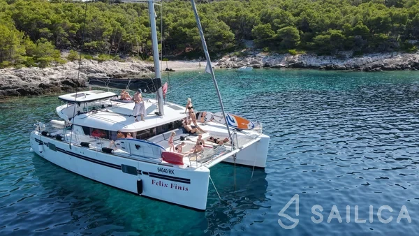 Lagoon 450 S - 4 + 2 cab. - Yacht Charter Sailica