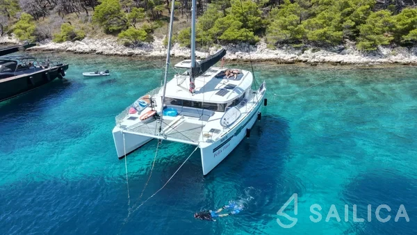 Lagoon 450 S - 4 + 2 cab. - Yacht Charter Sailica