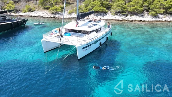 Lagoon 450 S - 4 + 2 cab. - Yacht Charter Sailica