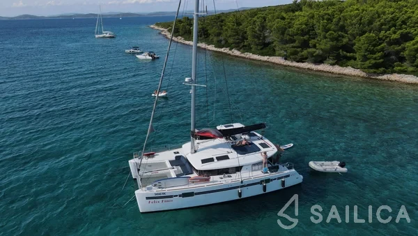 Lagoon 450 S - 4 + 2 cab. - Yacht Charter Sailica
