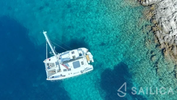 Lagoon 450 S - 4 + 2 cab. - Yacht Charter Sailica