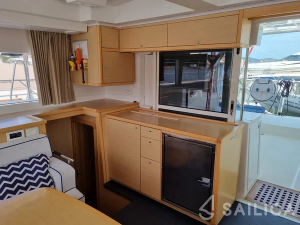 Lagoon 450 S - 4 + 2 cab. - Yacht Charter Sailica