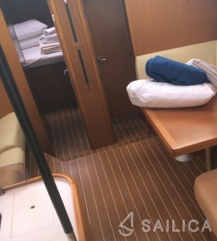 Jeanneau 53 - Yacht Charter Sailica