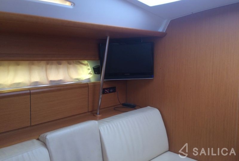 Jeanneau 53 - Yacht Charter Sailica