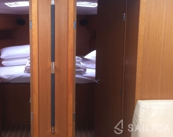 Jeanneau 53 - Yacht Charter Sailica