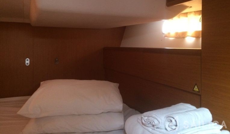 Jeanneau 53 - Yacht Charter Sailica