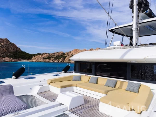 Lagoon 55 - Yacht Charter Sailica