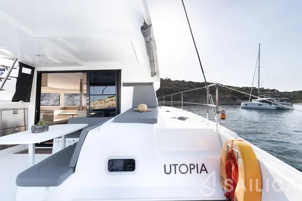 Lagoon 42 - Yacht Charter Sailica