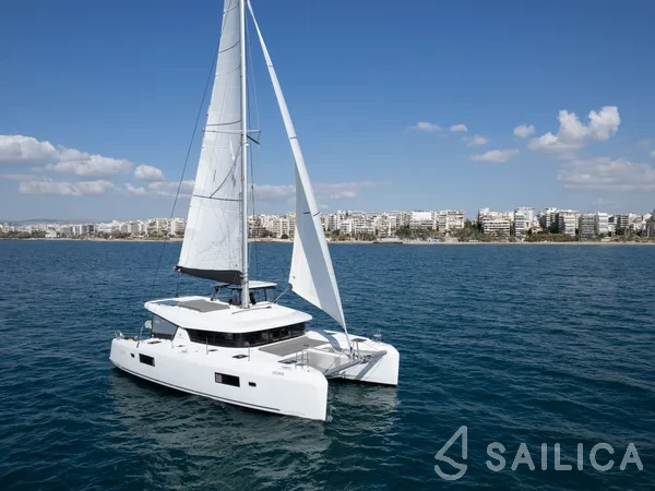 Lagoon 42 - Yacht Charter Sailica