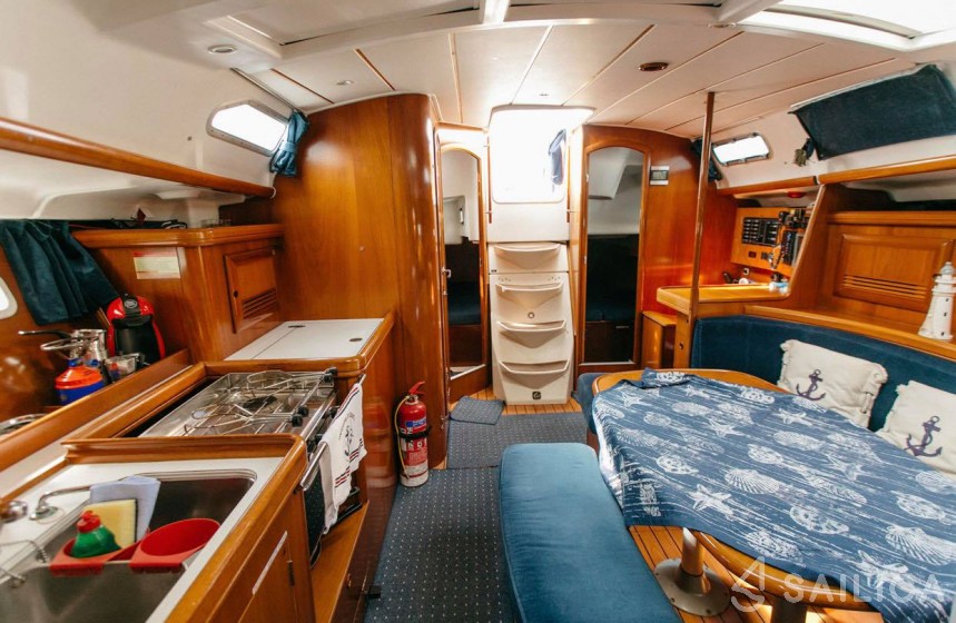Oceanis 393 - Yacht Charter Sailica