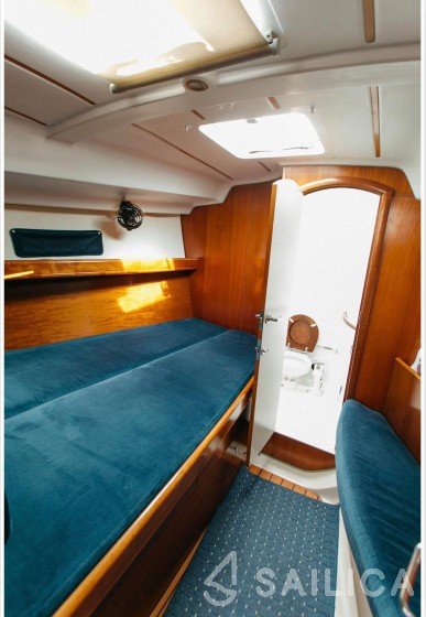 Oceanis 393 - Yacht Charter Sailica