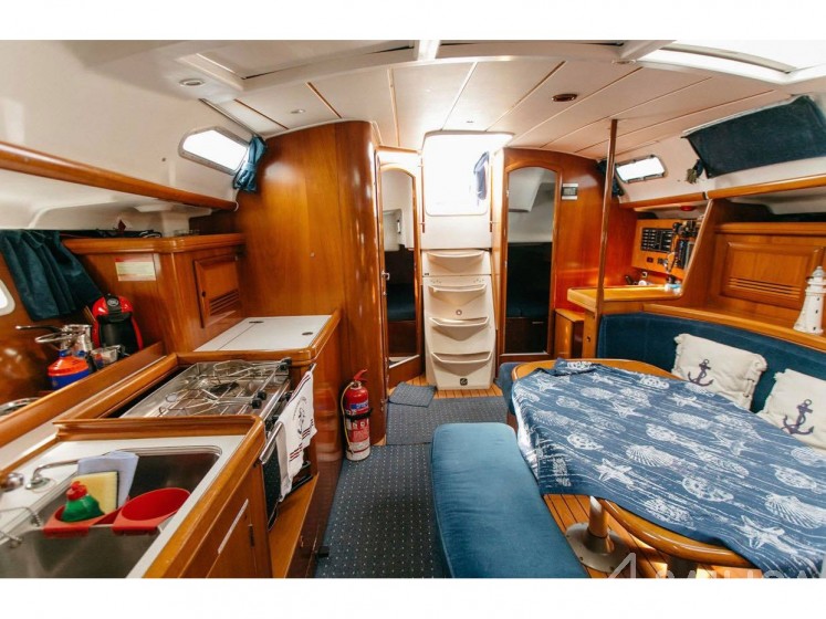 Oceanis 393 - Yacht Charter Sailica