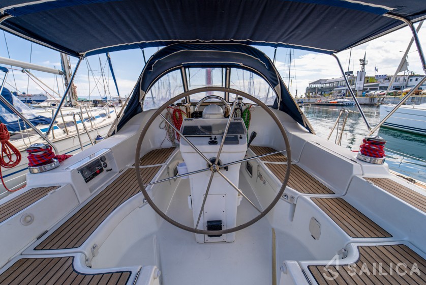 Oceanis 393 - Yacht Charter Sailica