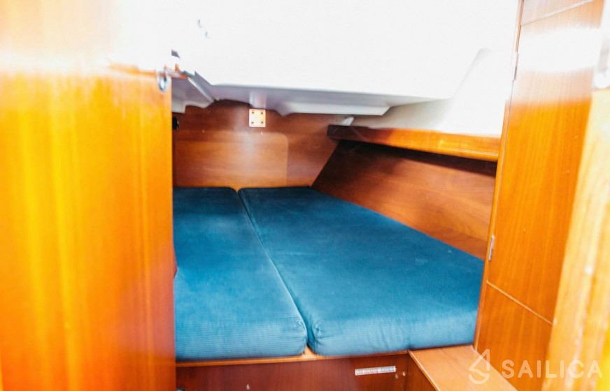 Oceanis 393 - Yacht Charter Sailica