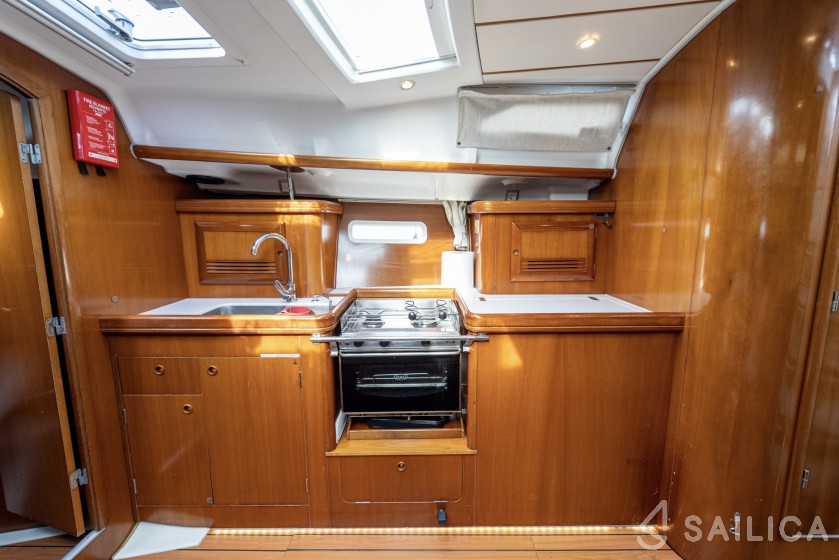 Oceanis 393 - Yacht Charter Sailica